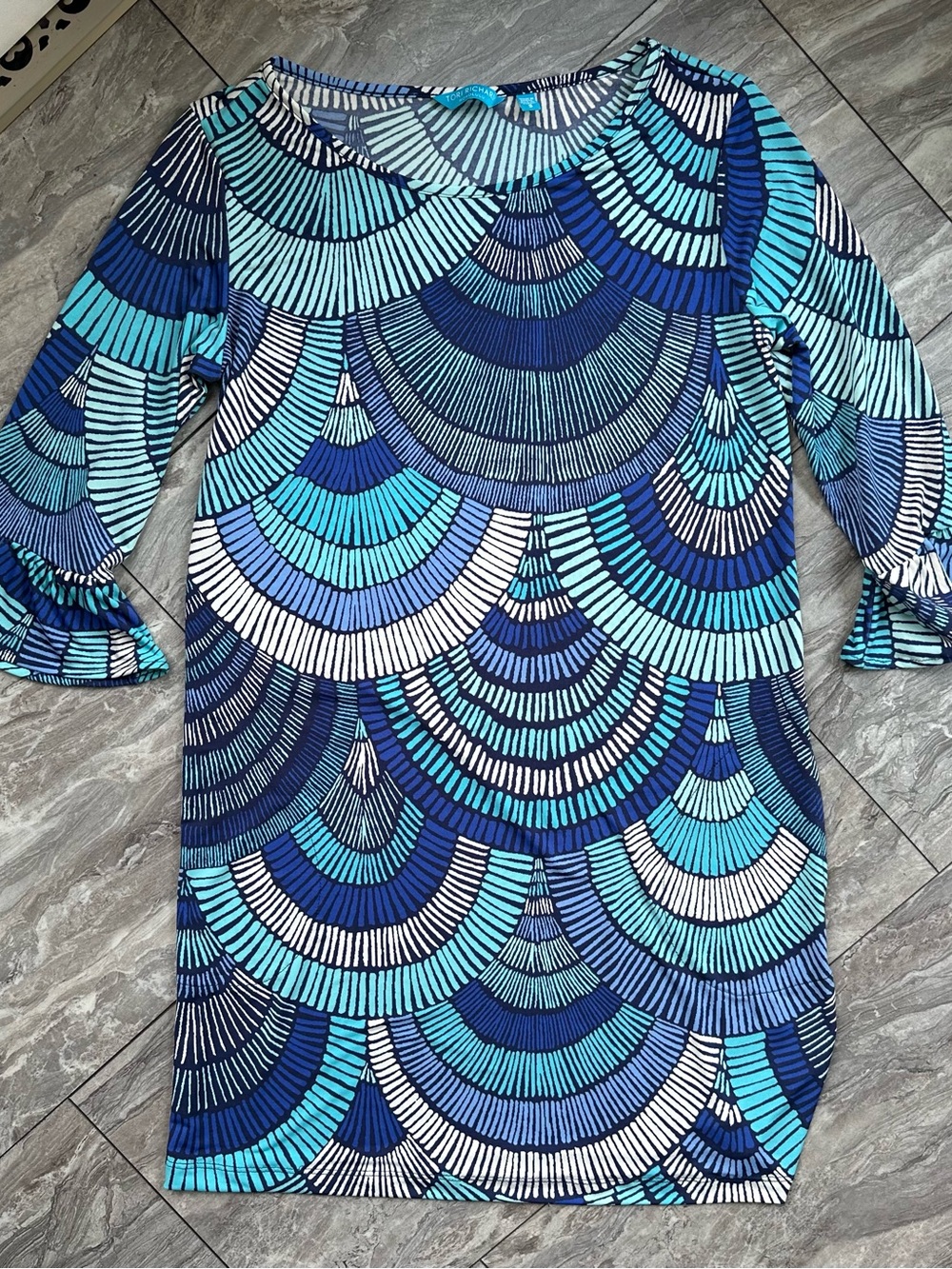 Tori Richard Honolulu Women's S Blue Geometric Bell Sleeve Shift Dress‎ USA
0088
